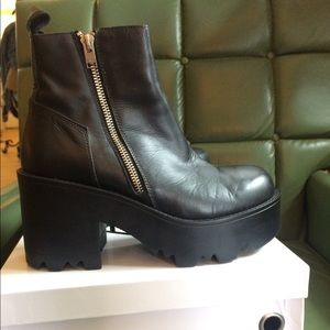 UNIF Rival Boots